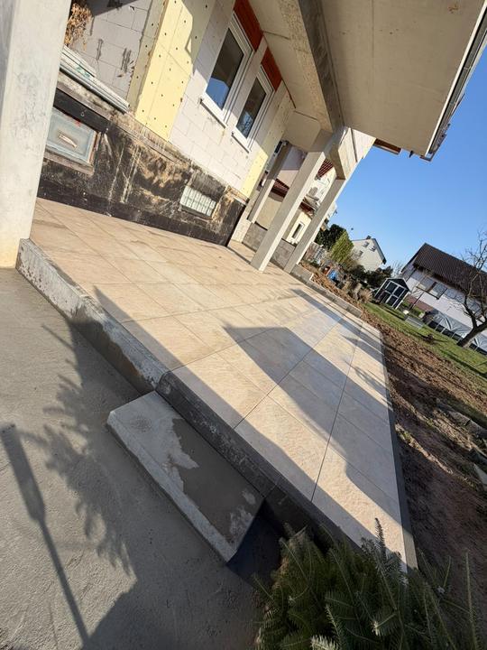 Terrasse im Bau: Plattenverlegung