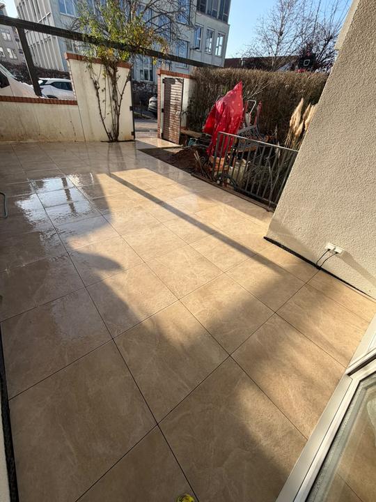 Terrasse mit Feinsteinzeugplatten