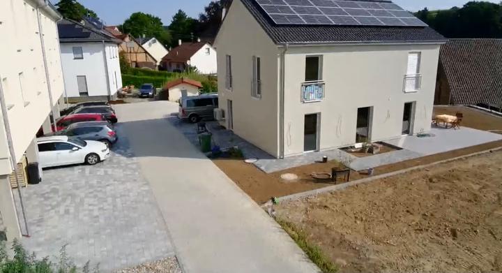 Hofzufahrt an einem Neubau