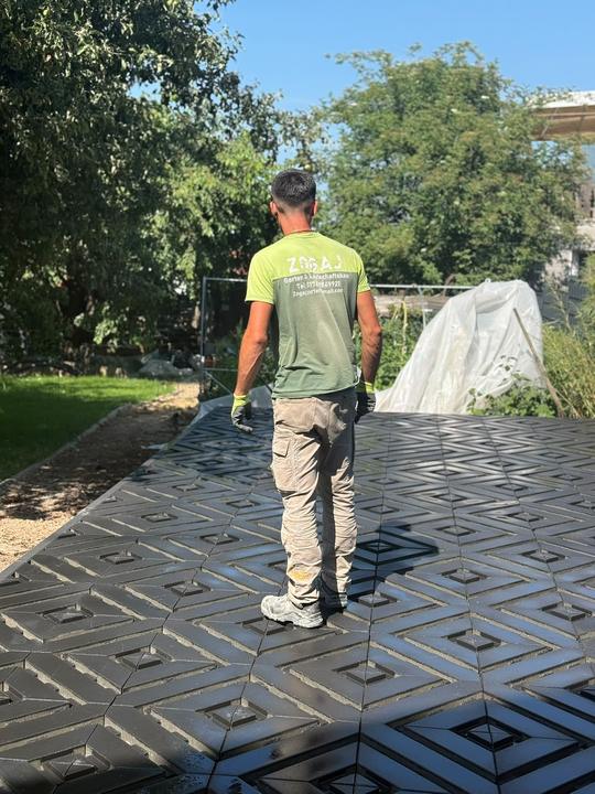 Unterbau mit Kunststoff-Gitterplatten